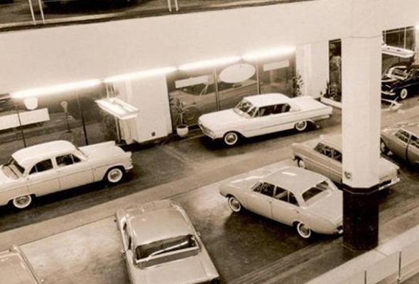 Auto Hall, façade historique